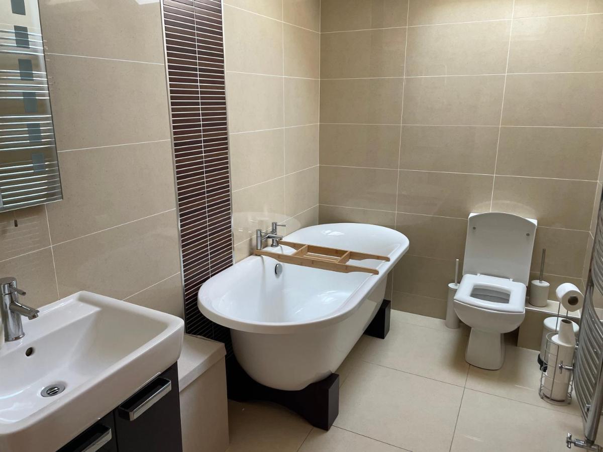 Orchard Oasis, Luxury Penthouse Getaway Apartment Coleraine Exterior photo