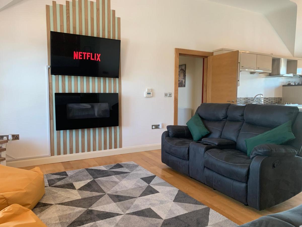Orchard Oasis, Luxury Penthouse Getaway Apartment Coleraine Exterior photo